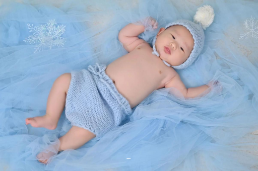 东海摸孕妇肚子沾喜气